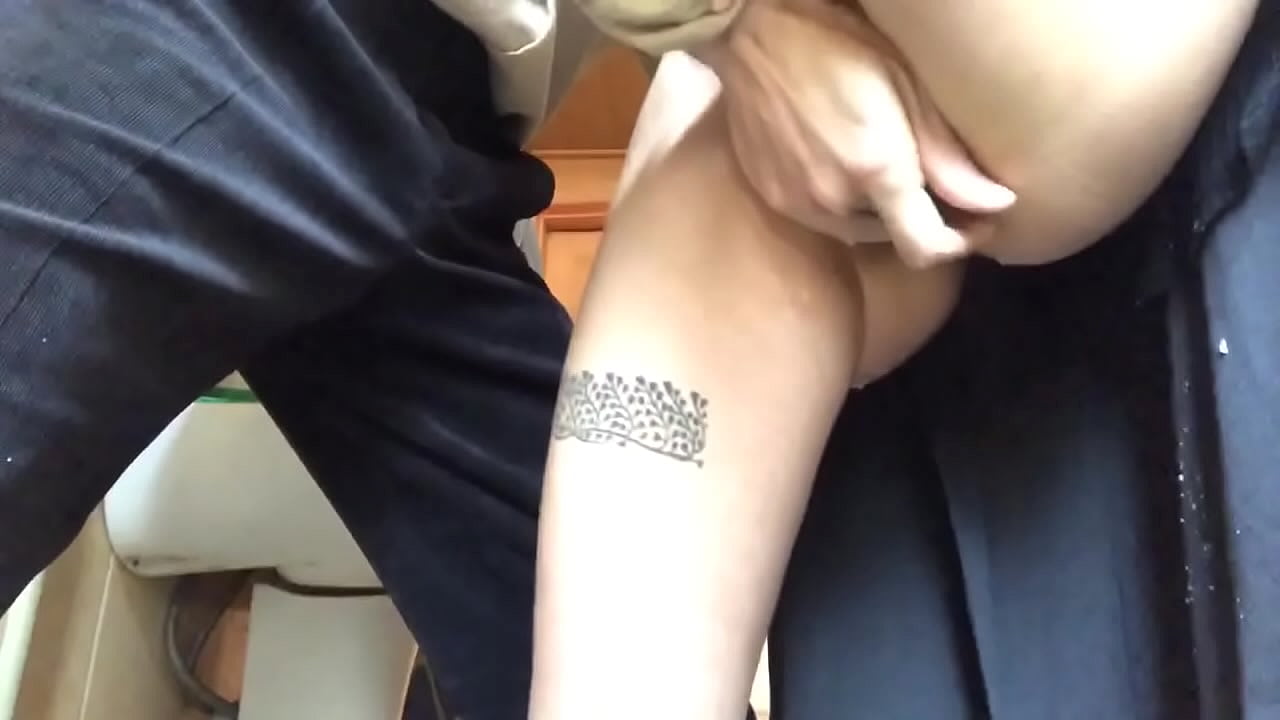 Squirt dans les toilettes de l'école, un véritable orgasme mousseux - mon professeur a fait de son mieux