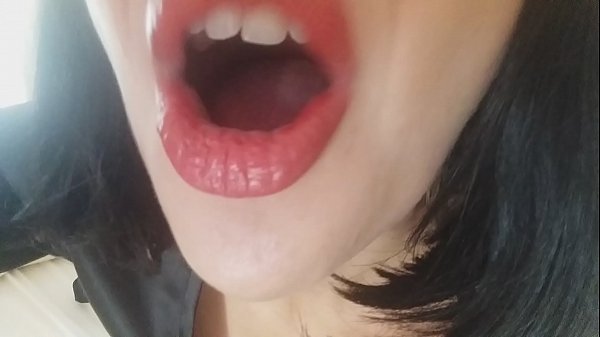 Chérie, ta belle-mère ne te laissera pas aller à l'école aujourd'hui... J'ai trop besoin de toi...